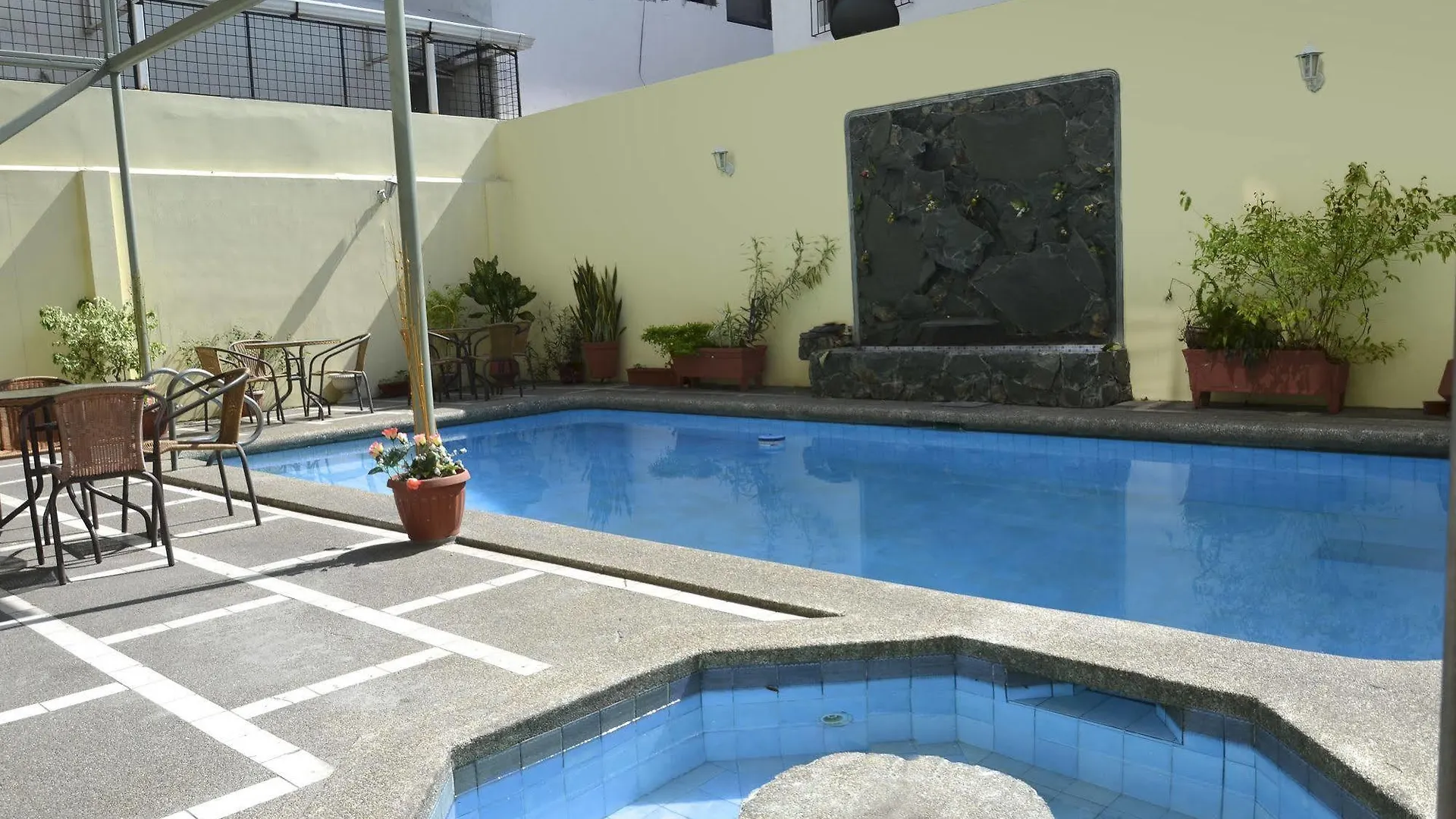 Hostal Perla Real Inn Guayaquil Ecuador